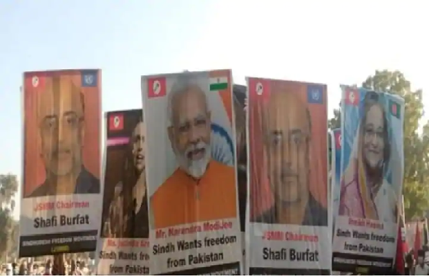 Modi in Pakistan! पाकिस्तान के सिंध में लहराए मोदी पोस्टर, उठ रही अलग देश की मांग….