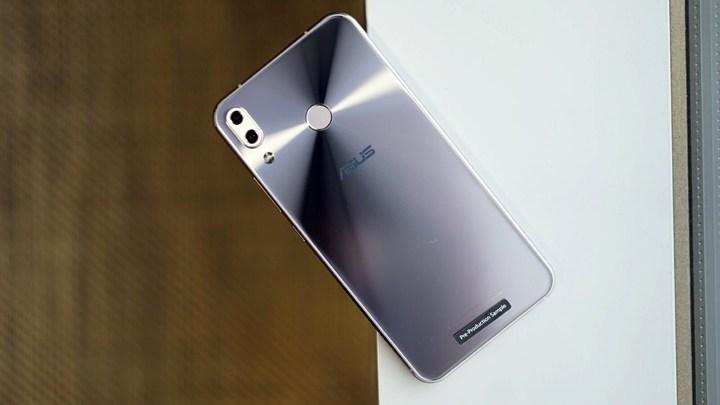 Asus Zenfone 5Z स्मार्टफोन में 6 जीबी रैम और डुअल कैमरा से लैस