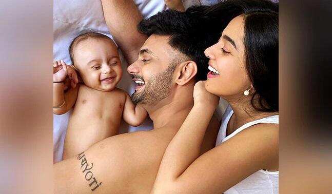 Amrita Rao ने शेयर की अपने बेटे वीर की पहली तस्वीर, सोशल मीडिया पर वायरल