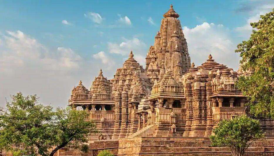 Places to visit:पर्यटकों के आकर्षण का प्रमुख केंद्र भारत का खजुराहो मंदिर, जानिए इसकी विशेषता