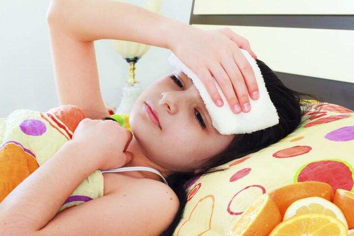 Typhoid fever: टाइफाइड के इन लक्षणों को पहचानकर, आप खुद का इस प्रकार करें बचाव