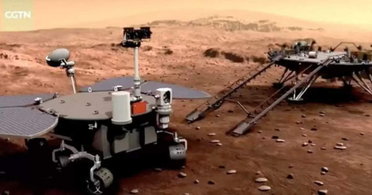 CNSA का ज़ूरोंग रोवर, लैंडर पृष्ठभूमि में धूल भरी मंगल ग्रह की सतह के साथ सेल्फी क्लिक करता है