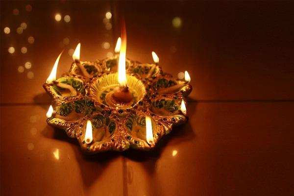 नवरात्रि में इस दिशा में अखंड ज्योत जलाने से होगी धन की प्राप्ति