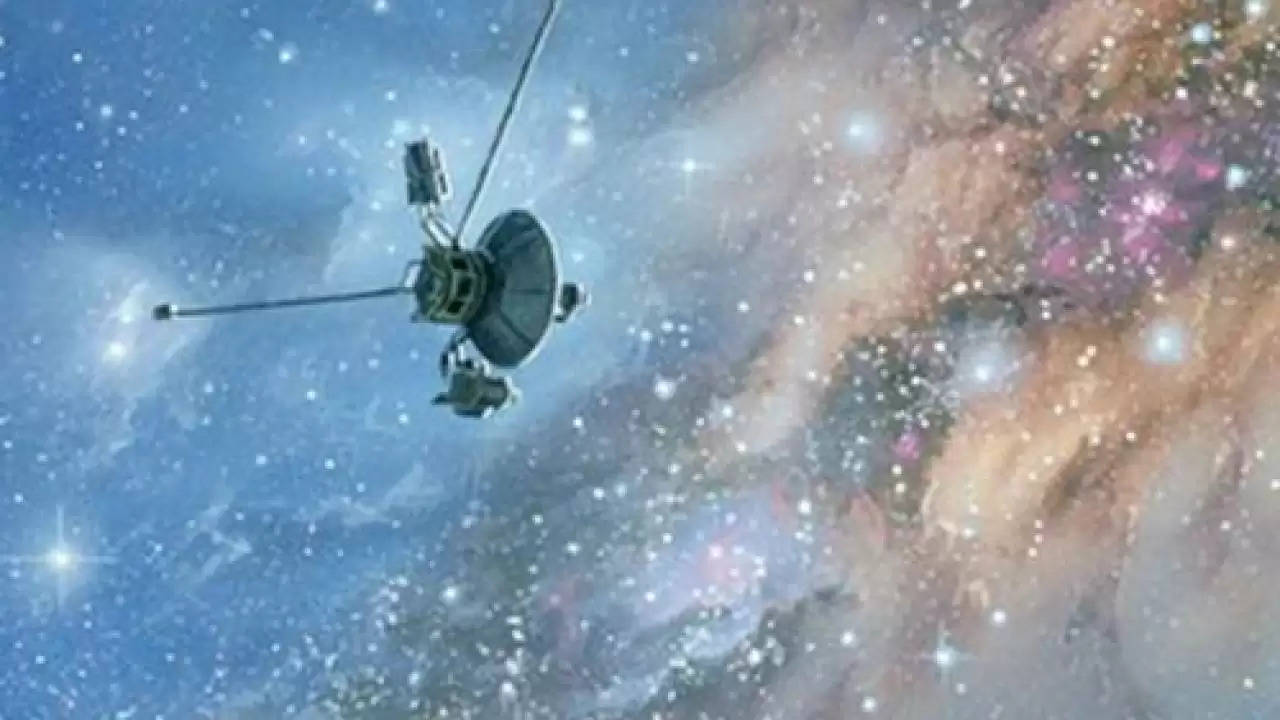 Voyager 1 इंटरस्टेलर स्पेस के शून्य में प्लाज्मा तरंगों के एक ‘हम’ का पता लगा रहा है