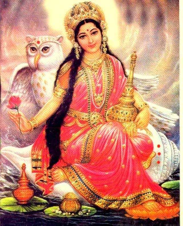 आज देवी लक्ष्मी की इस आरती को सुनने से मिलेगा धनलाभ