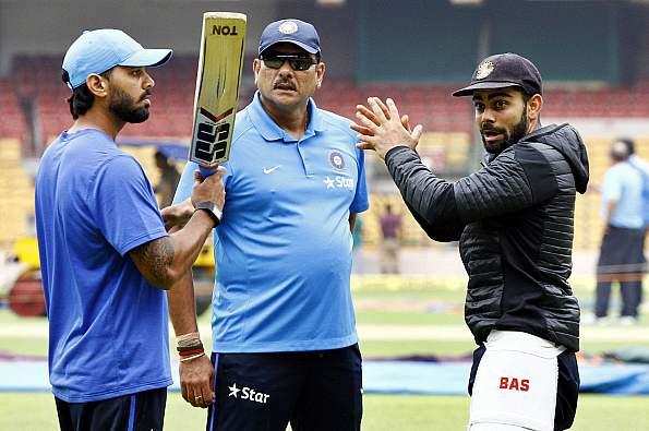 हेड कोच रवि शास्त्री पर हमला बोल रहे हैं टीम इंडिया के दो महान क्रिकेटर