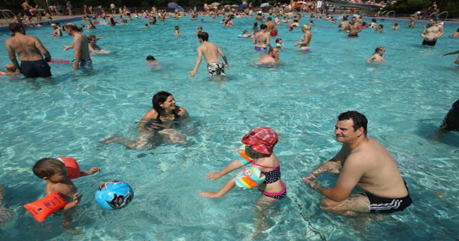 अगर आप भी स्वीमिंग पूल में कर देते हैं पेशाब, तो हो जाइए सावधान, पड़ सकते हैं मुसीबत में!
