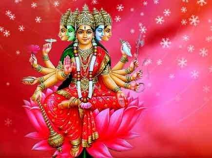 Gayatri Mantra: रोजाना गायत्री मंत्र का जाप करने से मिलेंगे कई फायदें