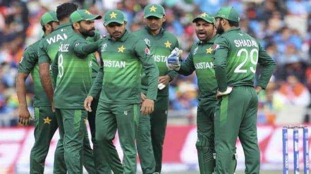 भारत से हार के बाद पाकिस्तान टीम पर  बैन लगाने की  उठी मांग