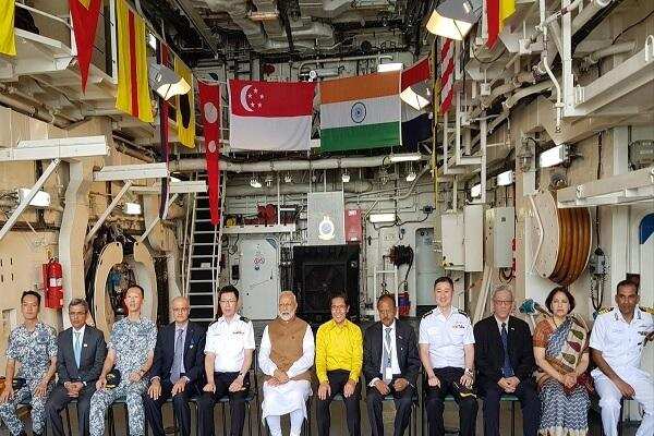 सिंगापुर दौरा: मंदिर, मस्जिद औऱ आईएनएस सतपुडा पहुंचे पीएम मोदी, आज शाम तक लौटेंगे भारत