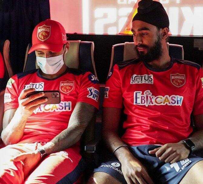 IPL 2021: जानिए क्यों  Punjab Kings नई जर्सी लॉन्च करने के बाद हो गई ट्रोल