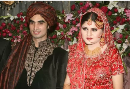 देखें PAK क्रिकेटरों की अपनी पत्नियों के साथ ये तस्वीरें, किसकी जोड़ी लगी आपको सबसे बेस्ट