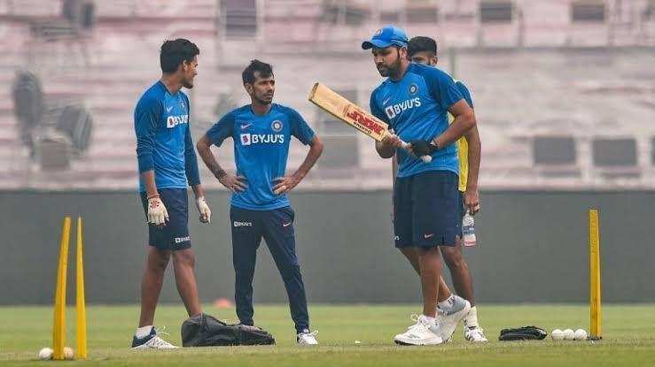 भारत और ऑस्ट्रेलिया के दूसरे वनडे मैच में रोहित शर्मा पर नजर