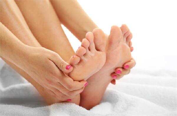 ठंड में पैरों की उंगलियों पर होने वाली सूजन का इलाज