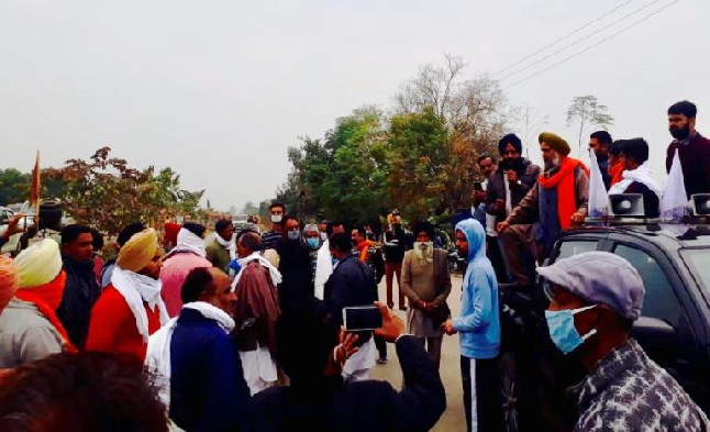 Farmer Protest in Delhi: किसानों का हल्ला बोल, दिल्ली-गुरुग्राम बॉर्डर पर लंबा जाम…