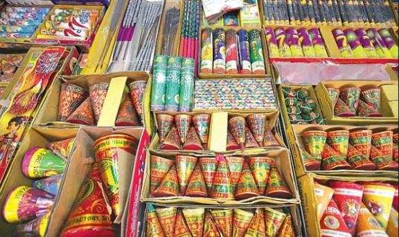 79 फीसदी Delhi-NCR वासी पटाखों की बिक्री पर चाहते हैं प्रतिबंध : सर्वेक्षण