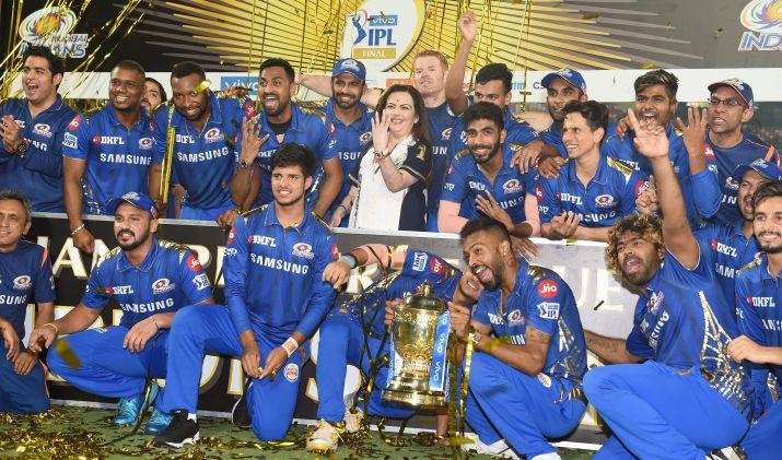 आईपीएल खिताब जीतने के बाद जश्न में डूबी मुंबई इंडियंस