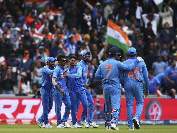 भारत और ऑस्ट्रेलिया के दूसरे वनडे मैच में रोहित शर्मा पर नजर