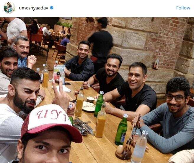 कुछ इस तरह से टीम इंडिया अपनी पहली जीत को सेलिब्रेट कर रही है