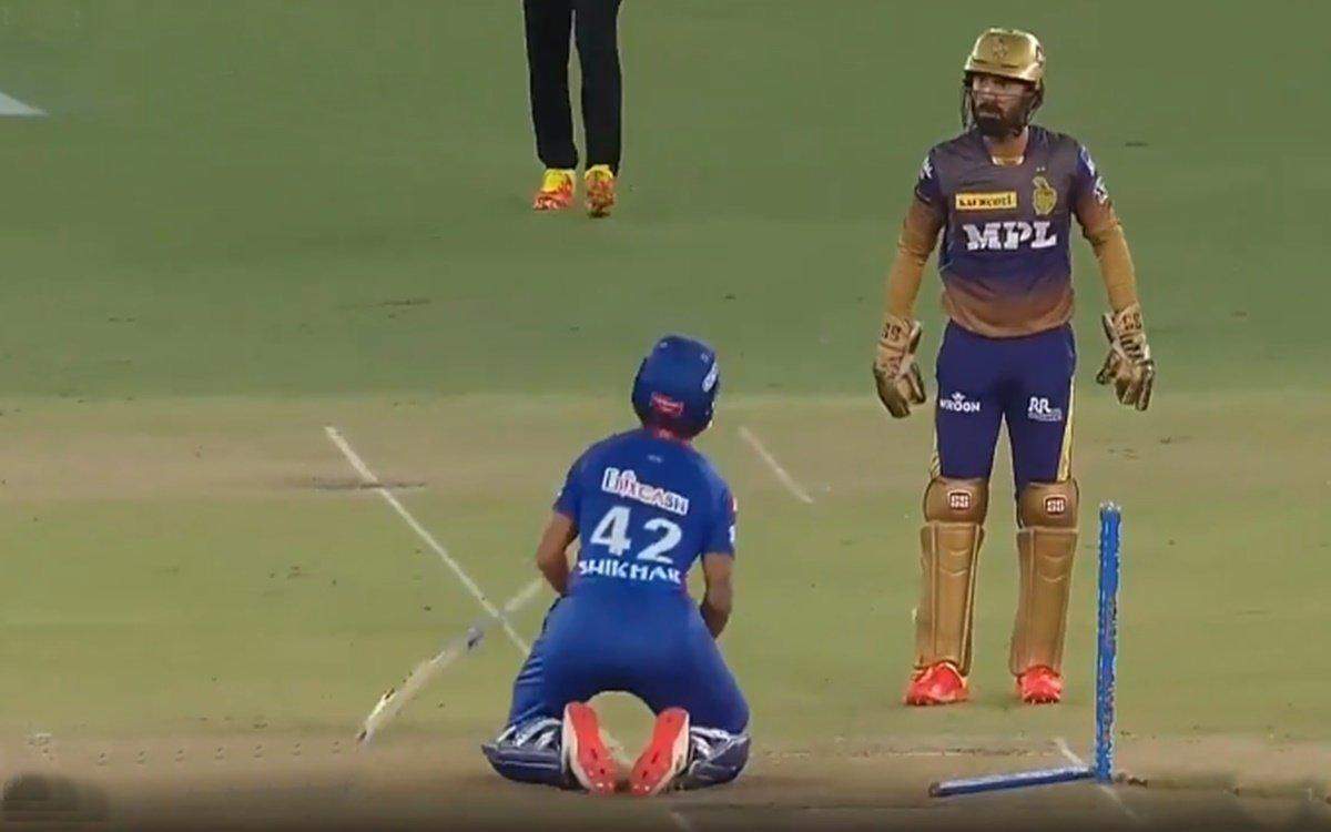 IPL 2021: Shikhar Dhawan  पर बुरी तरह चिलाए Dinesh Karthik, गब्बर ने ऐसा दिया जवाब, देखें VIDEO