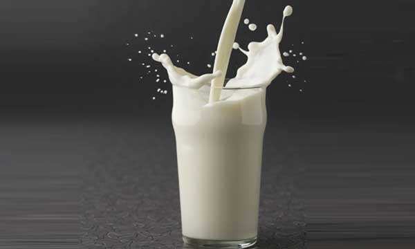 दूध के साथ कभी न करे यह गलतियाँ पड़ सकती हैं आपको भारी 