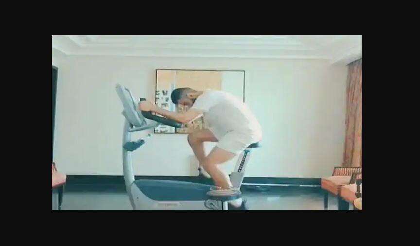 IND vs ENG: क्वारंटाइन में जमकर पसीना बहा रहे हैं कप्तान कोहली, वायरल हुआ VIDEO