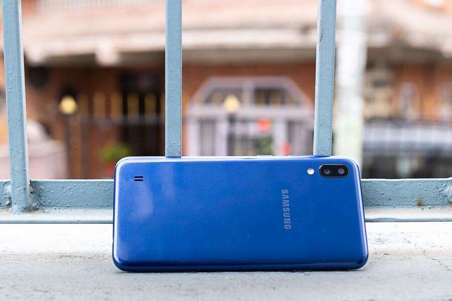 सैमसंग का ये स्मार्टफोन आता है 8,000 रूपये से कम कीमत में