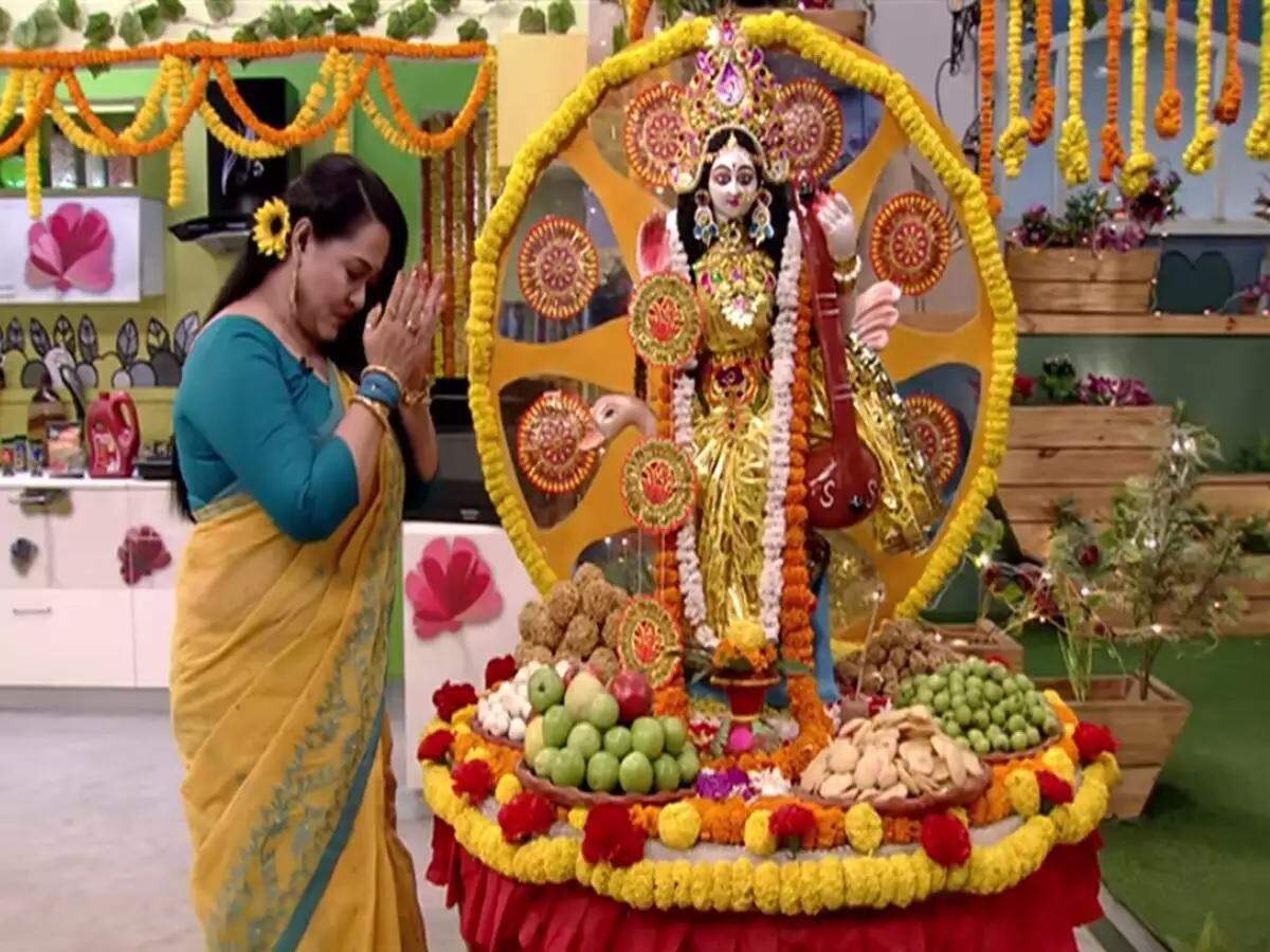 Saraswati puja mantra and aarti: सरस्वती पूजा में करें इन मंत्रों का जाप गाएं ये आरती