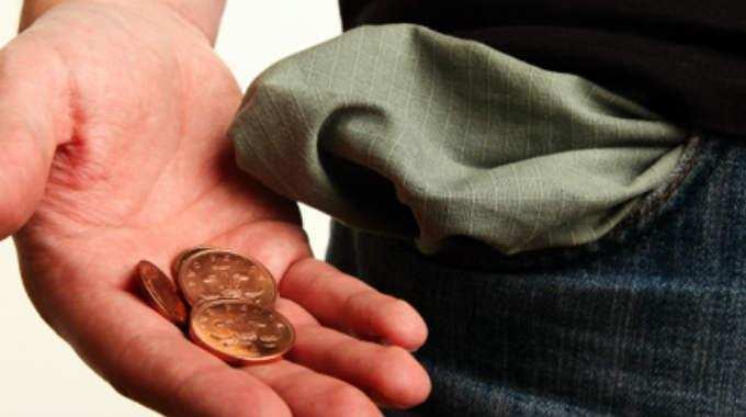 कपड़े बदलते वक्त जेब से गिरे सिक्के तो जानिए क्या होता हैं इसका मतलब…
