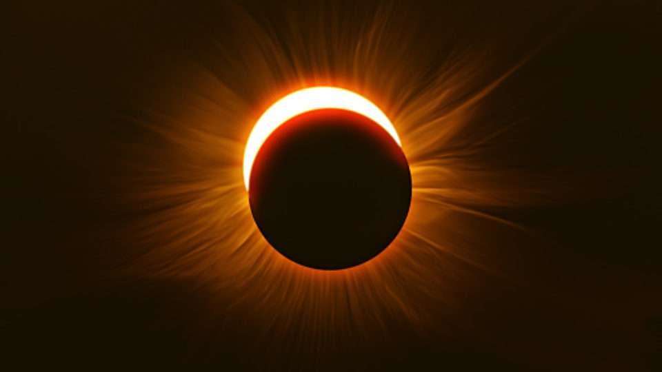 रविवार को सूर्य पर लगेगा ग्रहण, जानिए इस वर्ष पड़ने वाले ग्रहण के बारे में