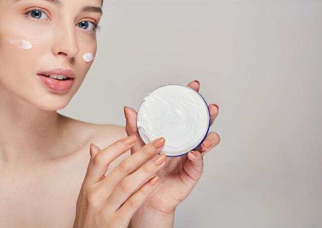 Moisturizer: पढ़ें कि आपकी त्वचा के लिए किस प्रकार का मॉइस्चराइज़र सबसे अच्छा है