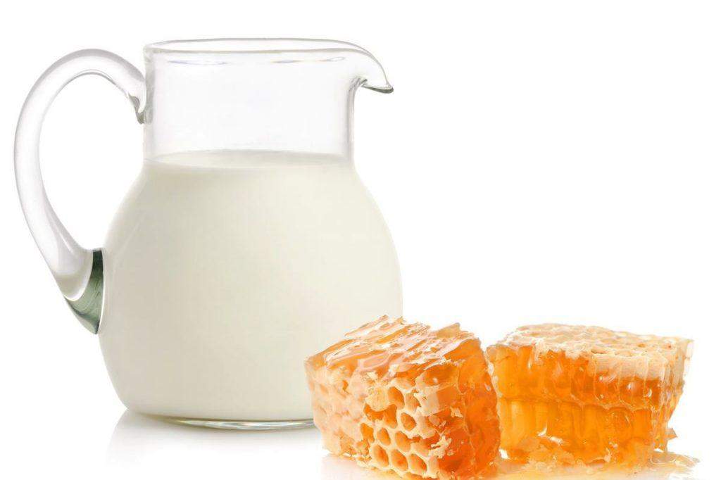 एक गिलास दूध और चम्मच शहद से होते हैं ये लाभकारी फायदे