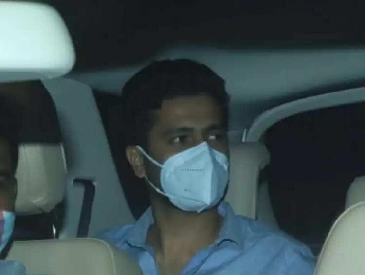 Katrina Kaif Christmas Party: कैटरीना कैफ की क्रिसमस पार्टी में पहुंचा बॉलीवुड, इस अंदाज में नजर आए बायफ्रेंड विक्की कौशल