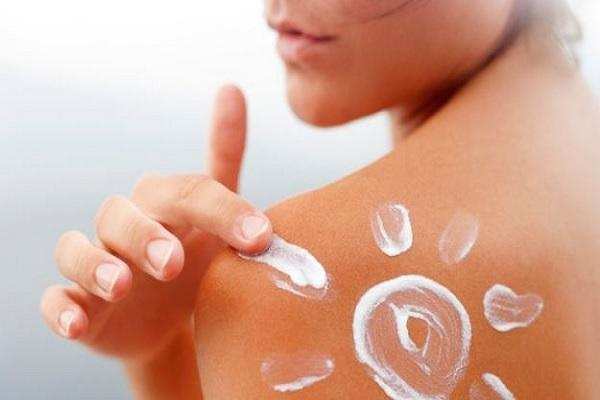 धूप से झुलसी त्वचा को स्वस्थ्य बनाते हैं ये आसान उपाय, त्वचा विकारों से भी मिलेगी राहत
