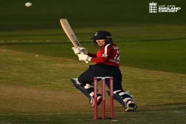 Women’s cricket : ब्यूमोंट, स्काइवर के अर्धशतकों से इंग्लैंड ने न्यूजीलैंड को हराया