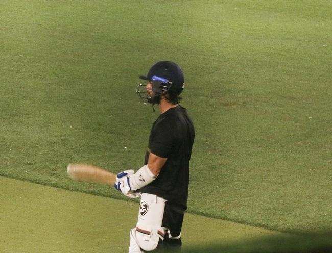 क्रिकेट के मैदान में जमकर पसीना रहे शाहिद कपूर