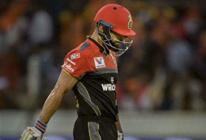 IPL 2020 टूर्नामेंट से  बाहर होने के बाद क्या  Virat Kohli की कप्तानी पर गिर सकती है गाज
