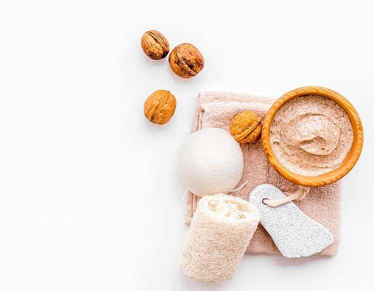 चमकती त्वचा चाहिए? घर पर अखरोट स्क्रब करने की कोशिश करें,जानें विधि