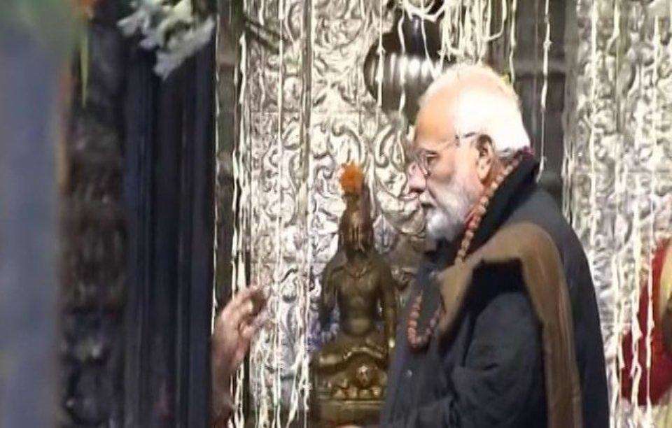 प्रधानमंत्री नरेंद्र मोदी ने रविवार को केदारनाथ मंदिर में पूजा की !