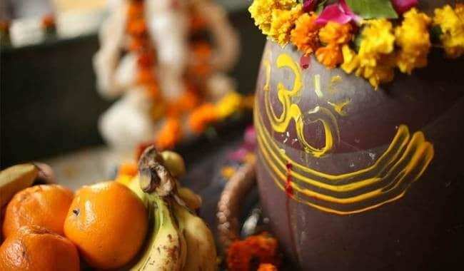 सोमवार : राशि अनुसार भगवान शिव को चढ़ाएं ये खास सामग्री