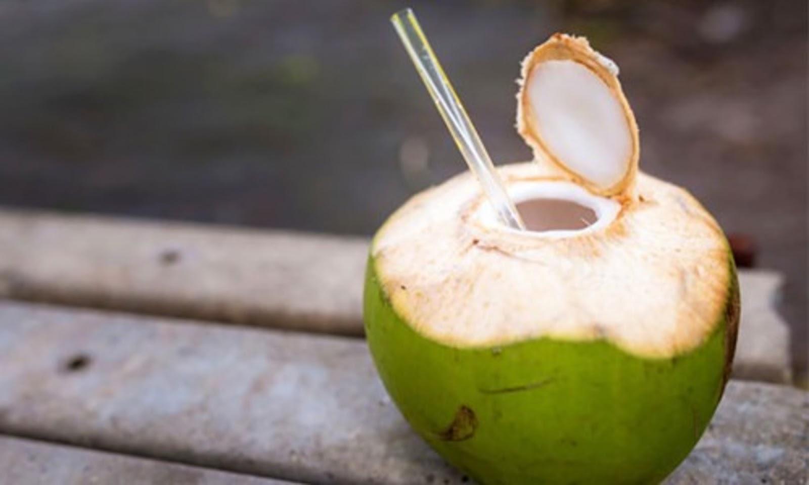 नारियल के पानी से दूर होती है पेट की सूजन
