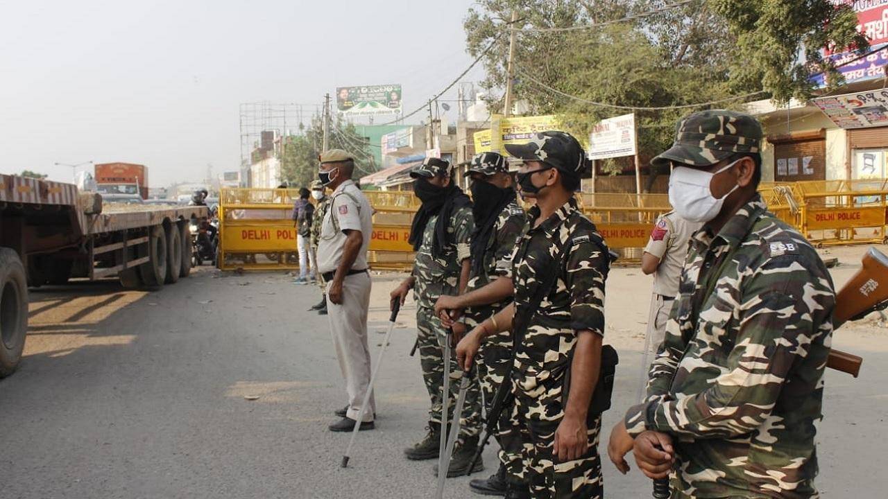 किसानों के प्रदर्शन को देखते हुए Delhi Police ने बढ़ाई सुरक्षा