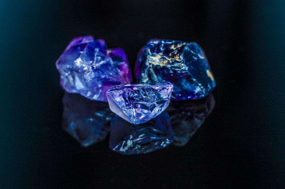 जानिए नीलम रत्न पहनने के फायदे