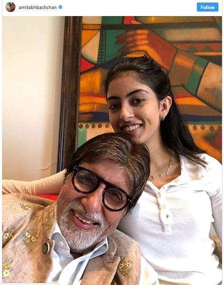 अमिताभ बच्चन की नातिन नव्या नवेली ने टीशर्ट में दिखाया अपना जीरो फिगर, देखें तस्वीरें