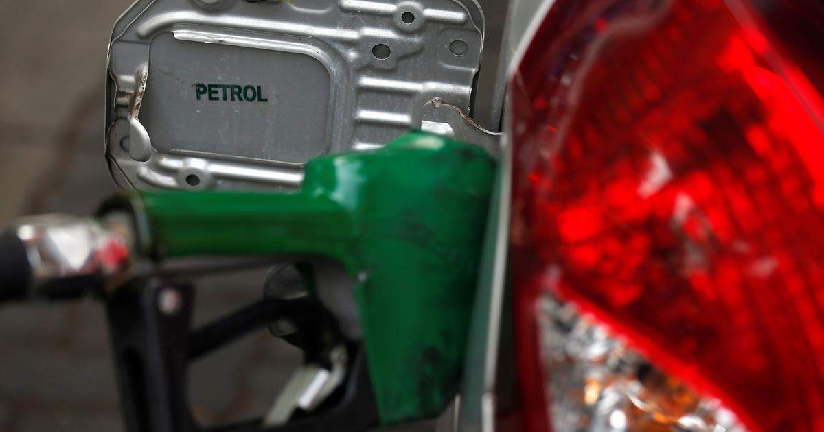 दिल्ली में पेट्रोल की कीमत दिन प्रतिदिन बढती हुई दिल्ली मे पेट्रोल 85.45 रुपये  प्रति लीटर; मुंबई 92.04 रु