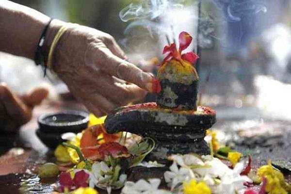 प्रदोष व्रत में भगवान शिव को प्रसन्न करने के लिए करें ये उपाय