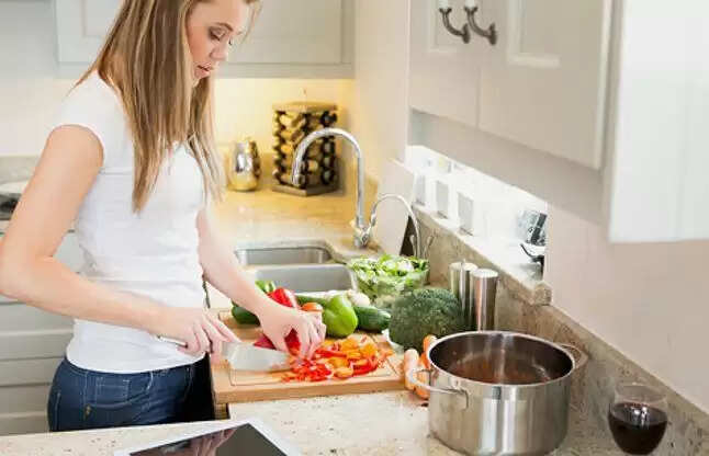 Kitchen Tips: रसोई अव्यवस्था को कैसे कम करें, जानें महत्वपूर्ण टिप्स