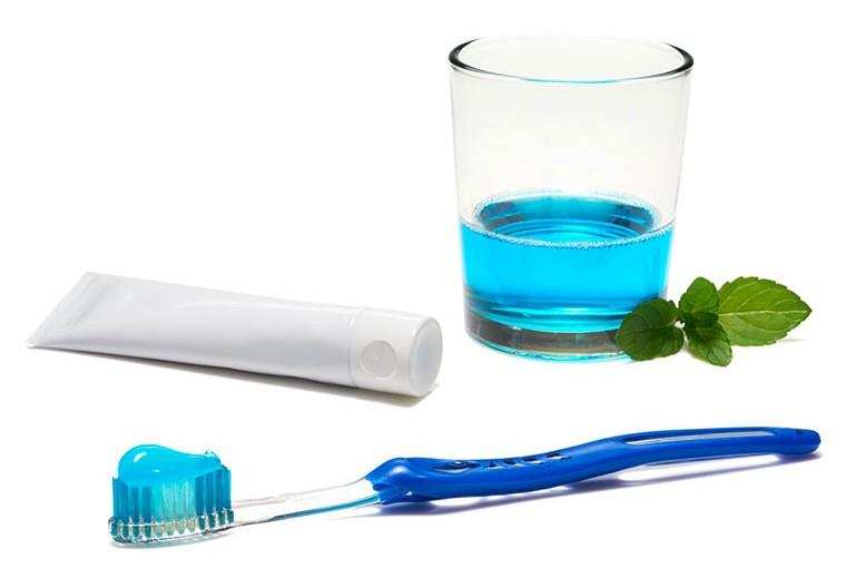 वर्ल्ड ओरल हेल्थ डे स्पेशल: दांतों की सफाई में ना बरतें लापरवाही, हो सकती हैं ये समस्याएं