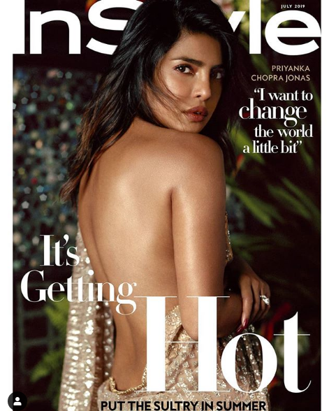 बिना ब्लाउज के देसी गर्ल ने पहनी साड़ी दिखा हॉट अंदाज, देखें तस्वीरें