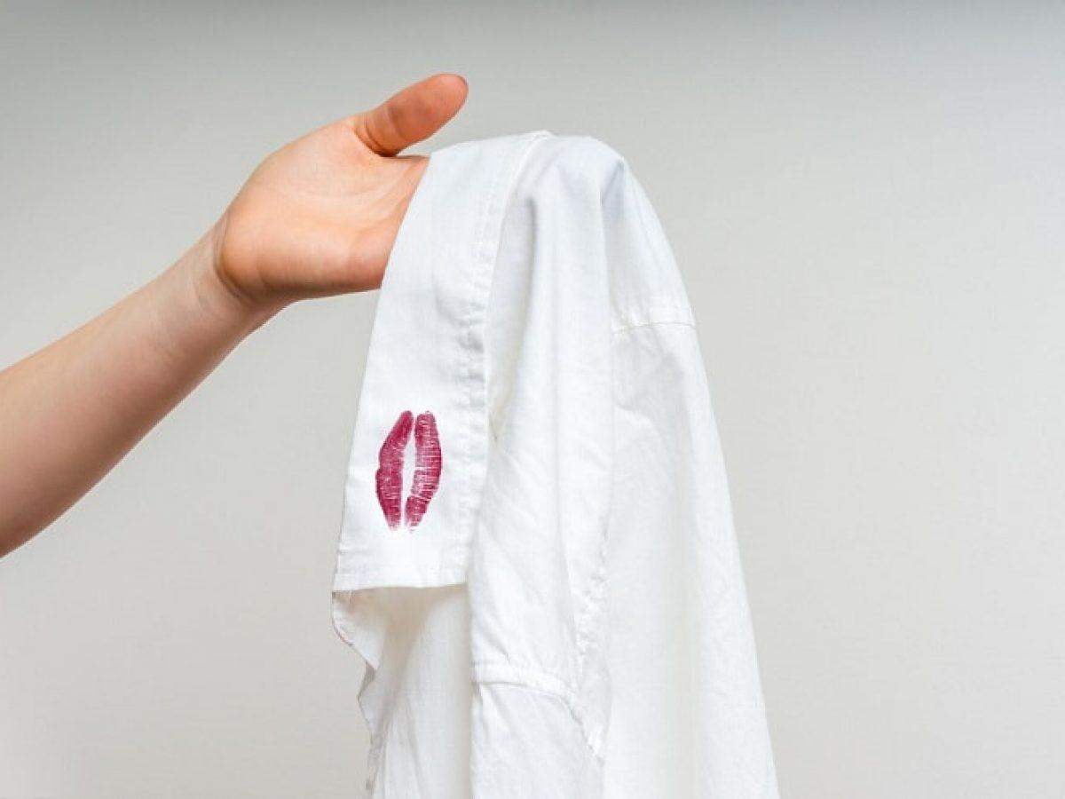कपड़ों से लिपस्टिक के दाग हटाने के लिए 3 आसान टिप्स जानिए